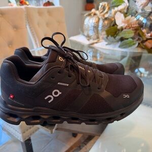 On Running Cloudrunner Men's Black Athletic Shoes- Never worn